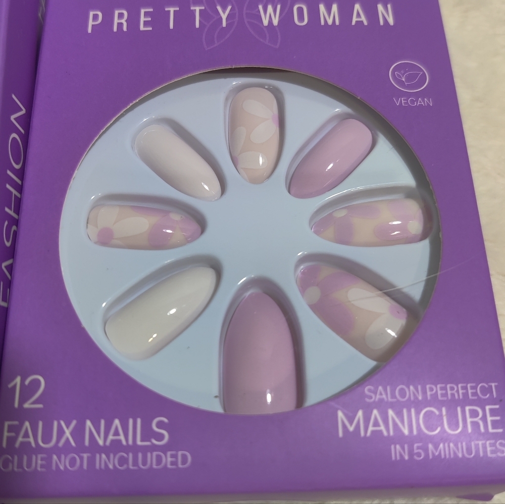 Faux Nails Lot of 5 French Tip & Floral Vegan New Pretty Woman Press On Almond - Picture 2 of 8